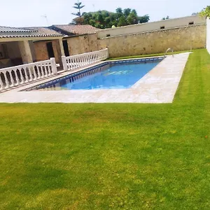 Chalet Con Encanto Y Piscina Villa